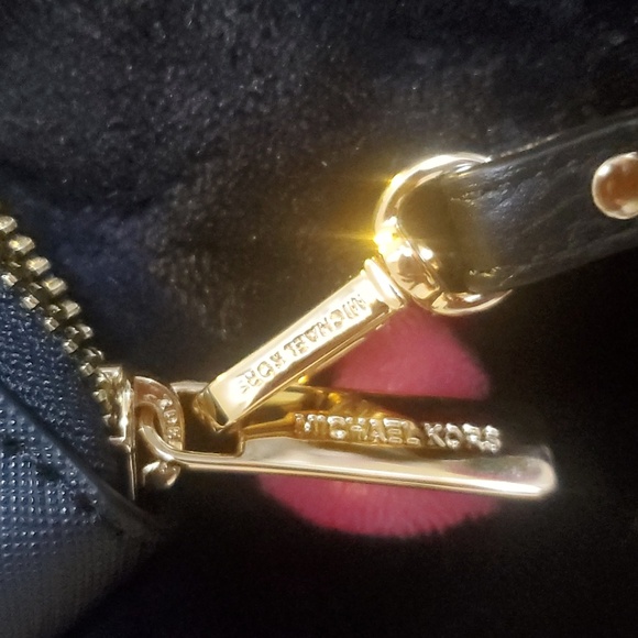 NWOT Michael Kors black wristlet with inside compartments - Picture 5 of 7